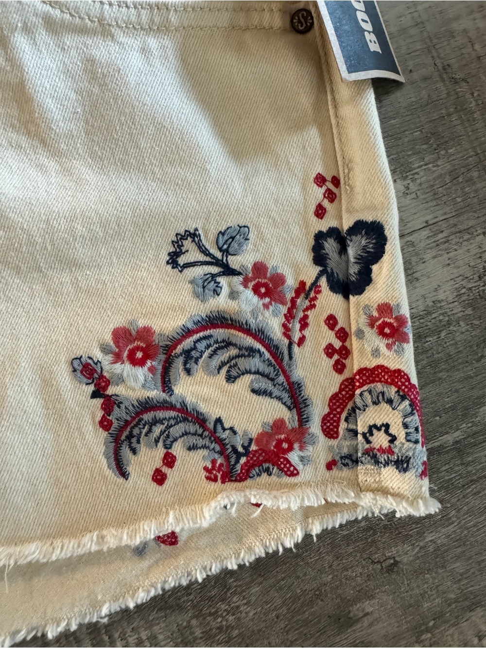 Shyanne Cream Embroidered Button-Fly Denim Shorts-Brand New - Picture 5 of 5